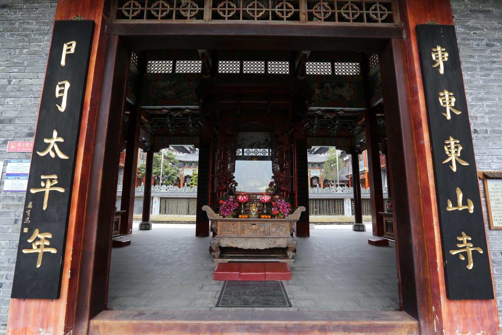 大鹏东山寺对联