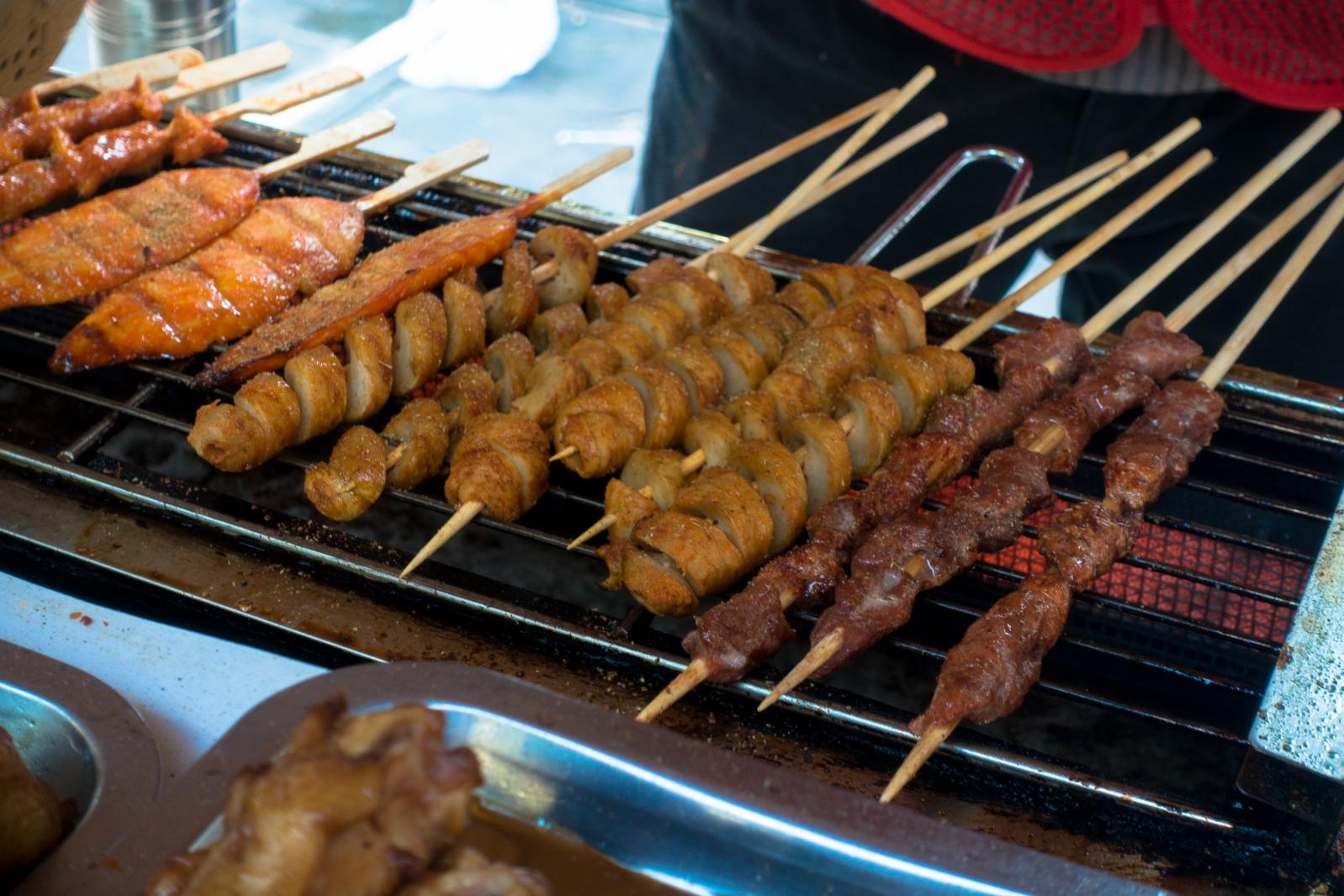 东莞凤岗龙凤山庄清明上河街美食