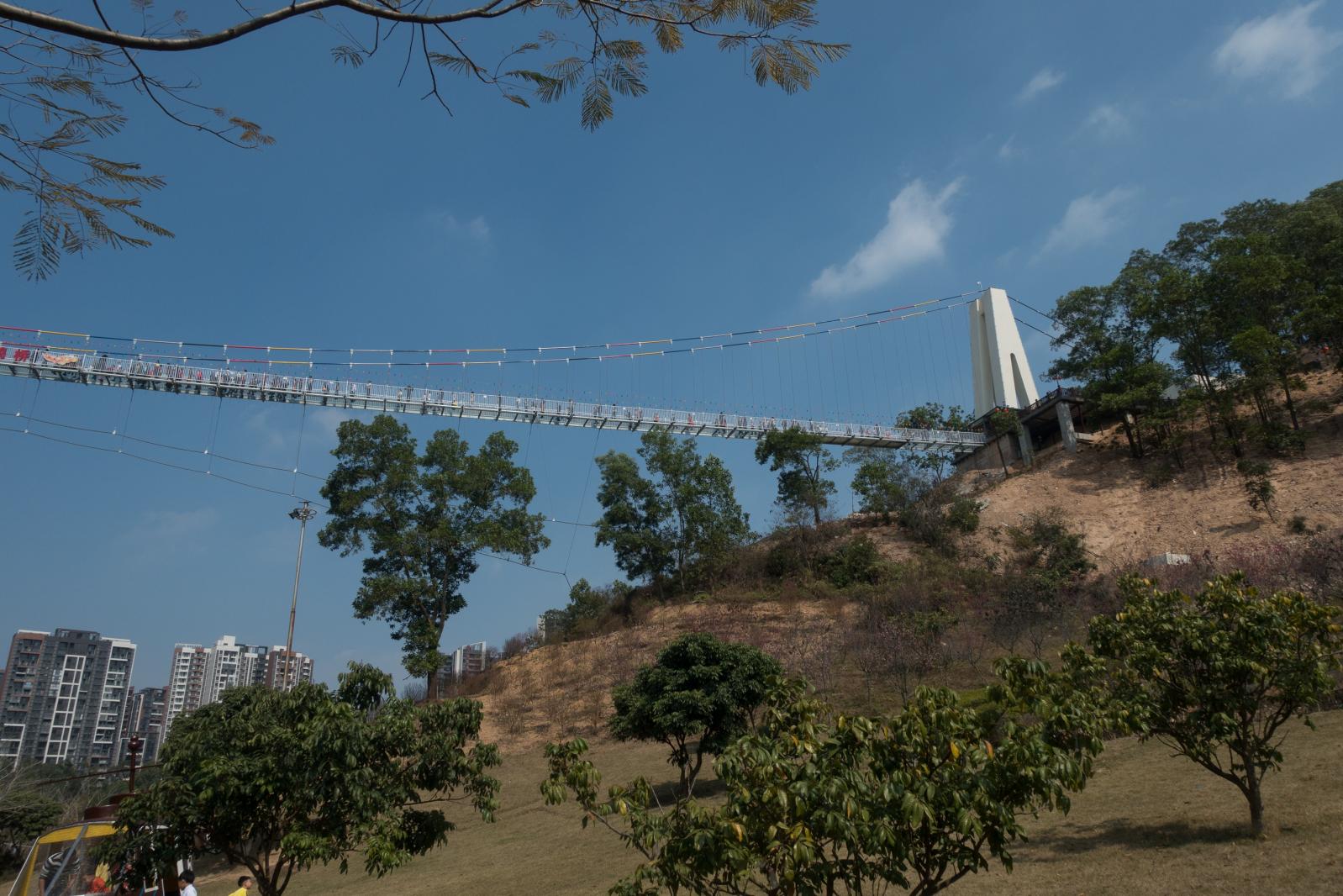 东莞凤岗龙凤山庄玻璃桥