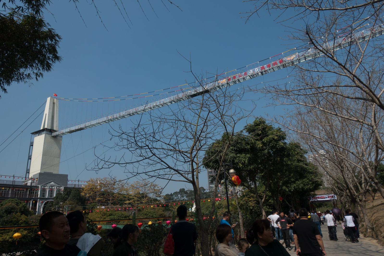 东莞凤岗龙凤山庄玻璃桥