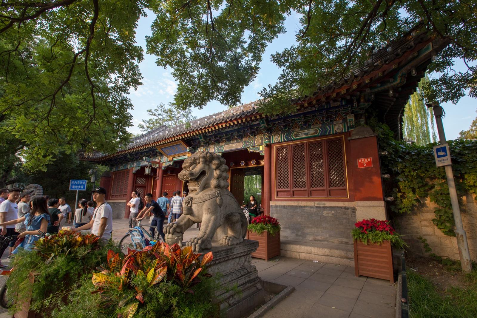 北京大学西校门