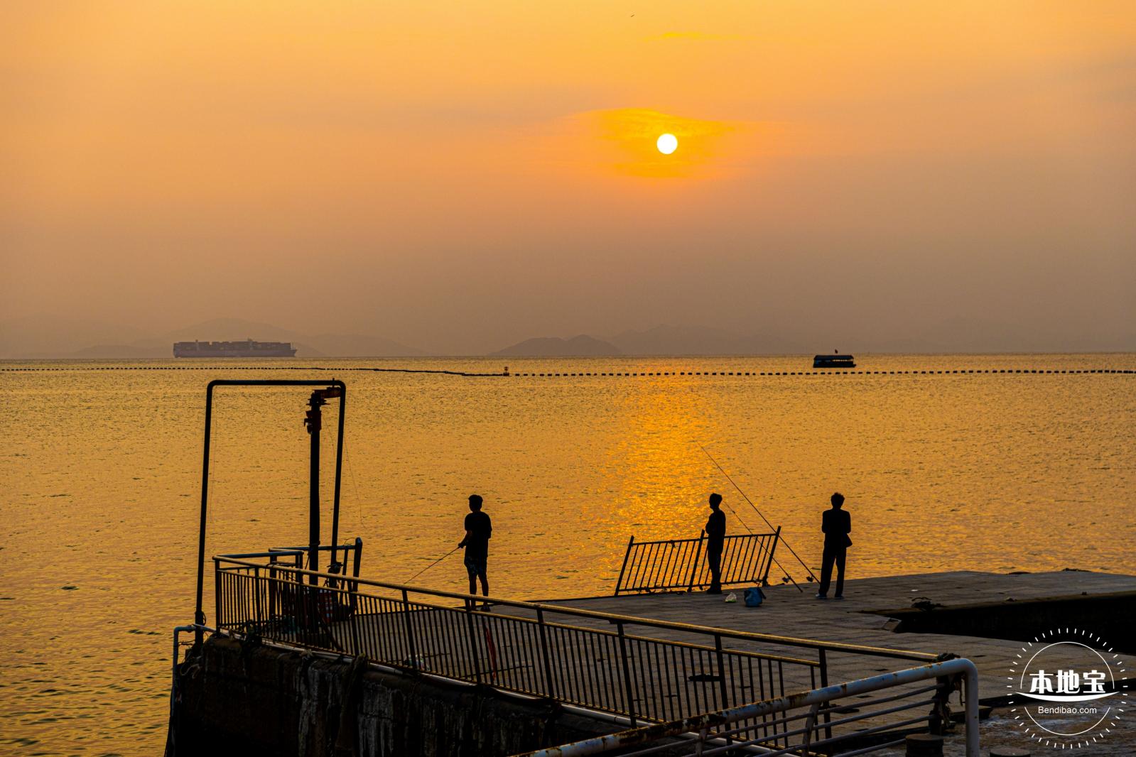 机车港湾海边