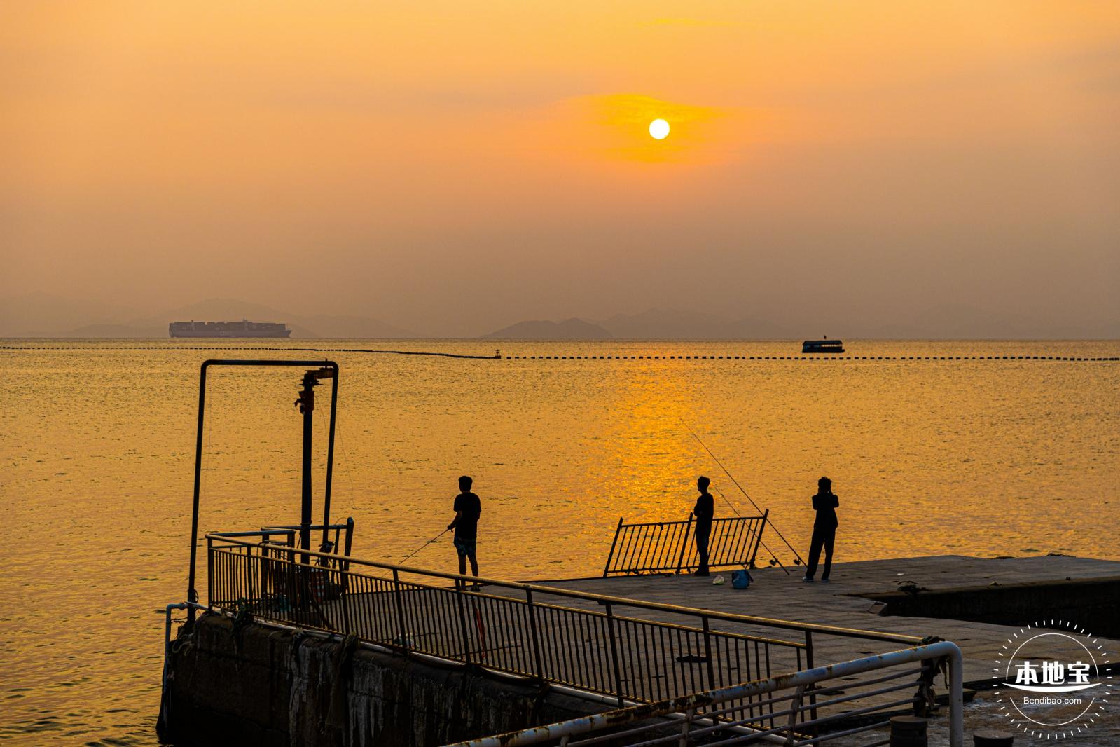 机车港湾海边