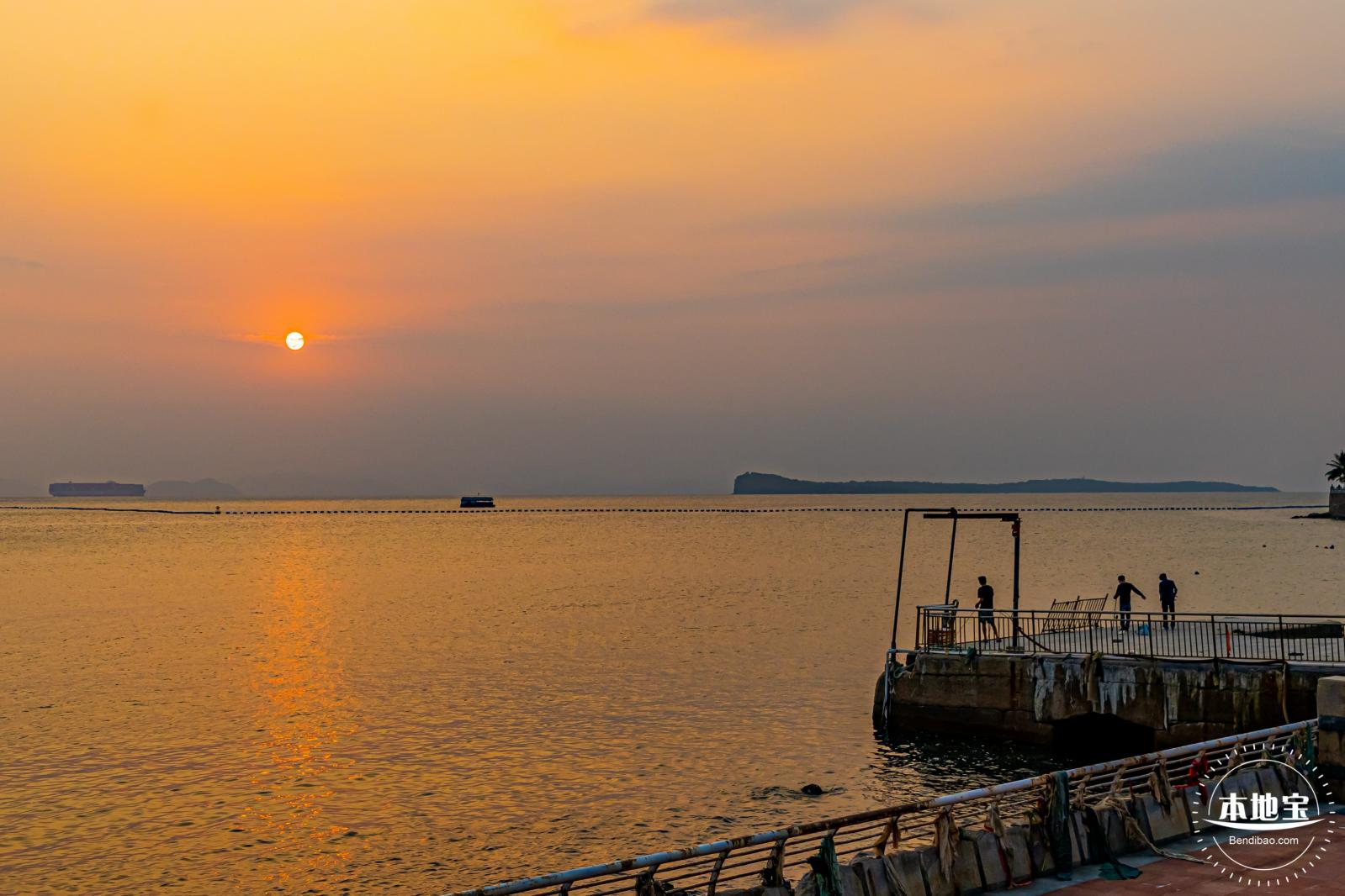 机车港湾海边