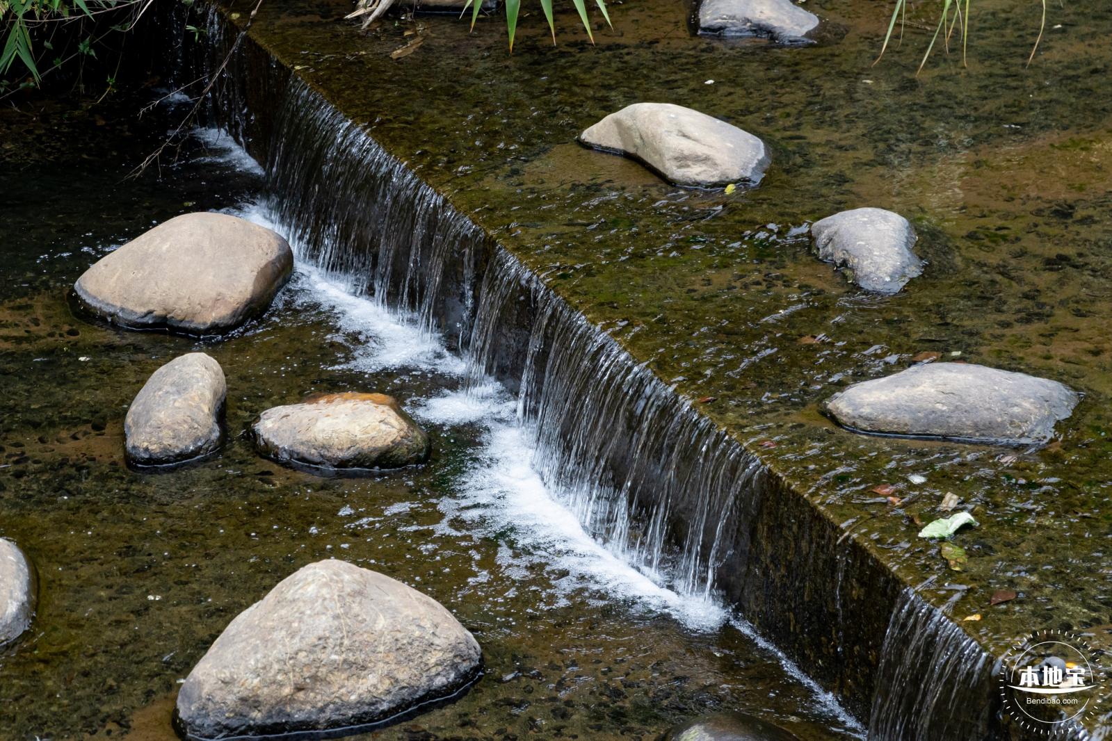 罗湖白色溪流栈道