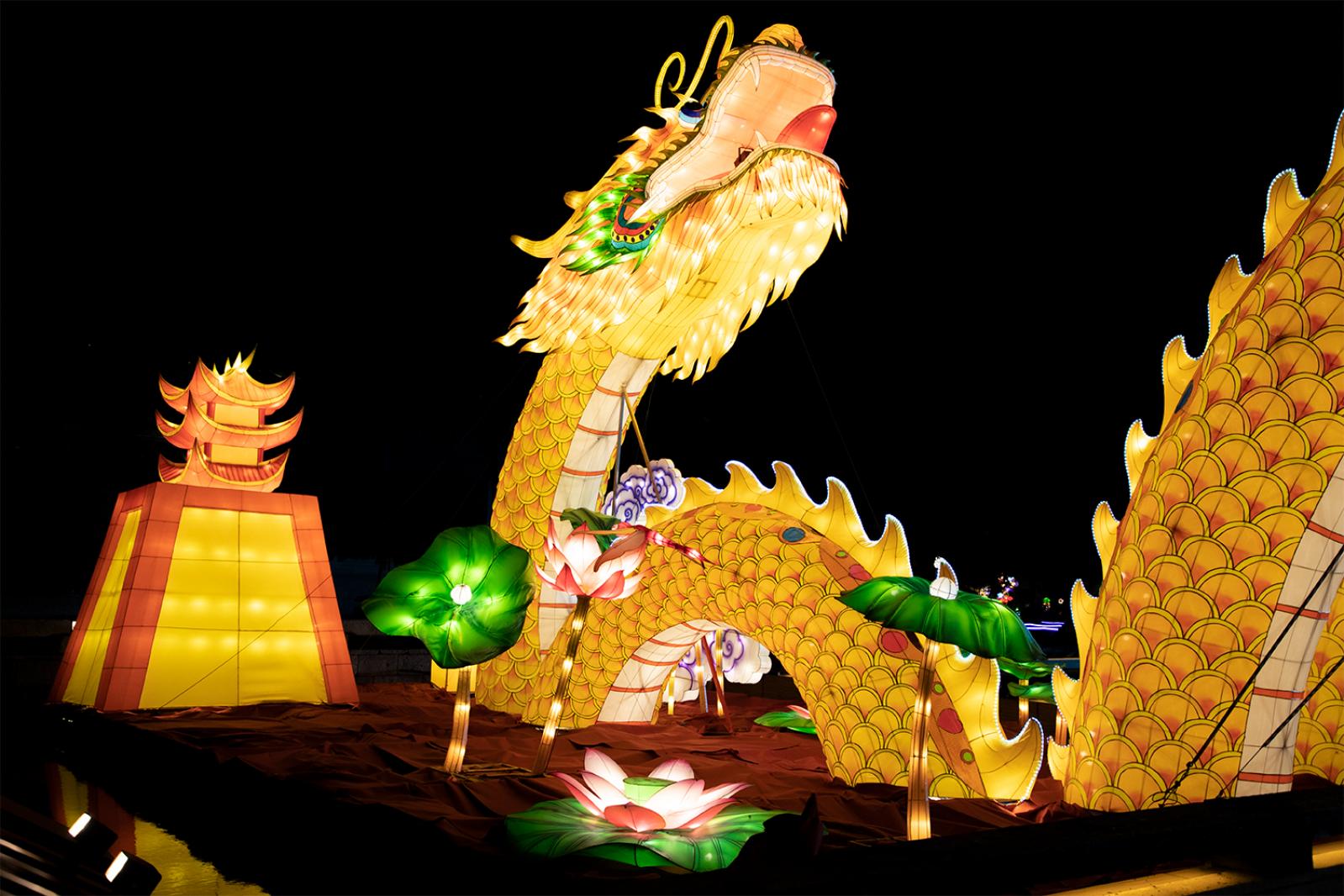 广富林灯会