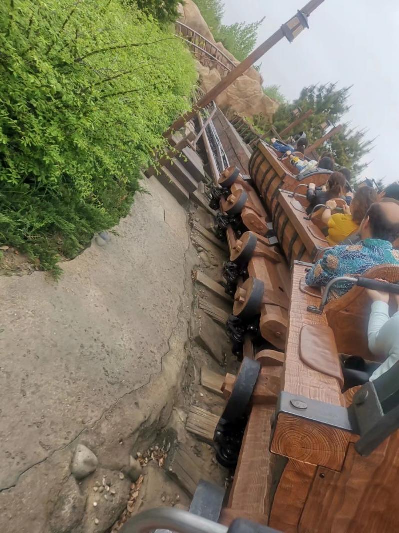 上海迪士尼矿山车