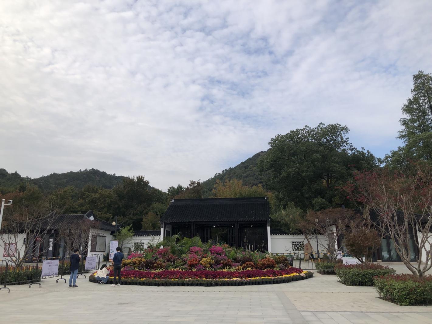 天平山大门