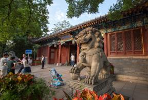 北京大学西校门