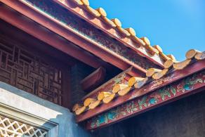 大万世居