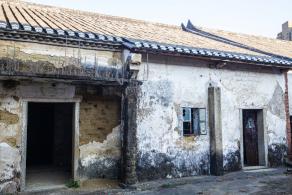 大万世居