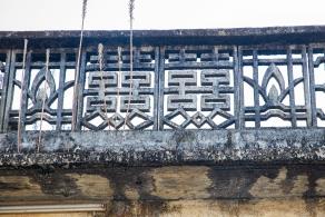大万世居