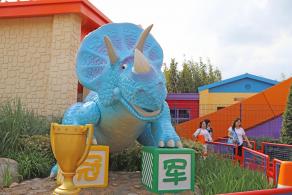 上海迪士尼抱抱龙