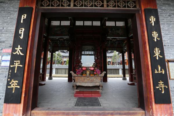 大鹏东山寺对联