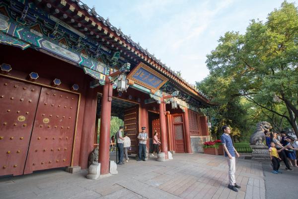 北京大学西校门
