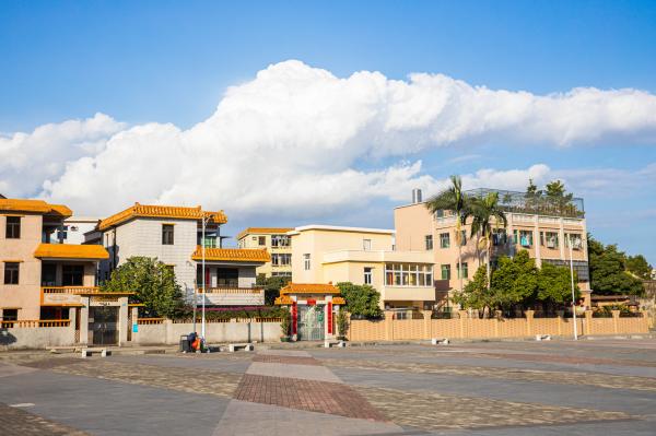 大万世居