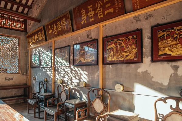 大万世居