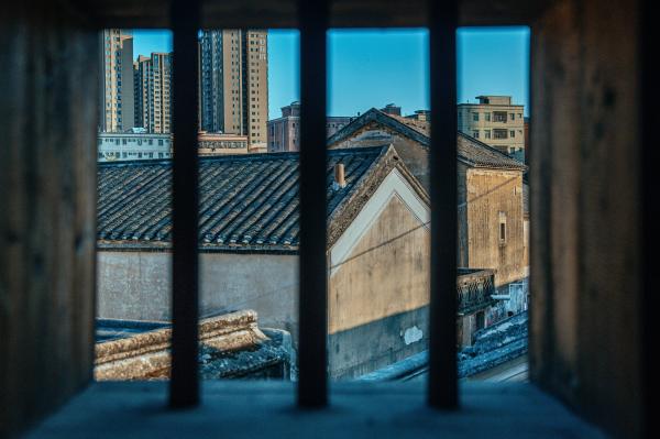 大万世居