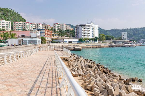 机车港湾海边