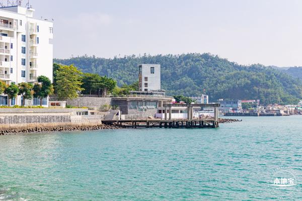 机车港湾海边