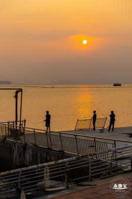 机车港湾海边