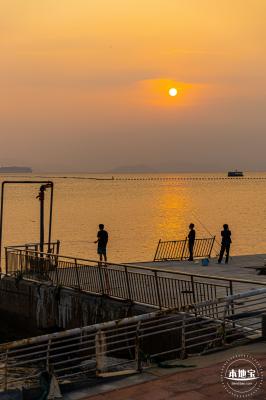 机车港湾海边